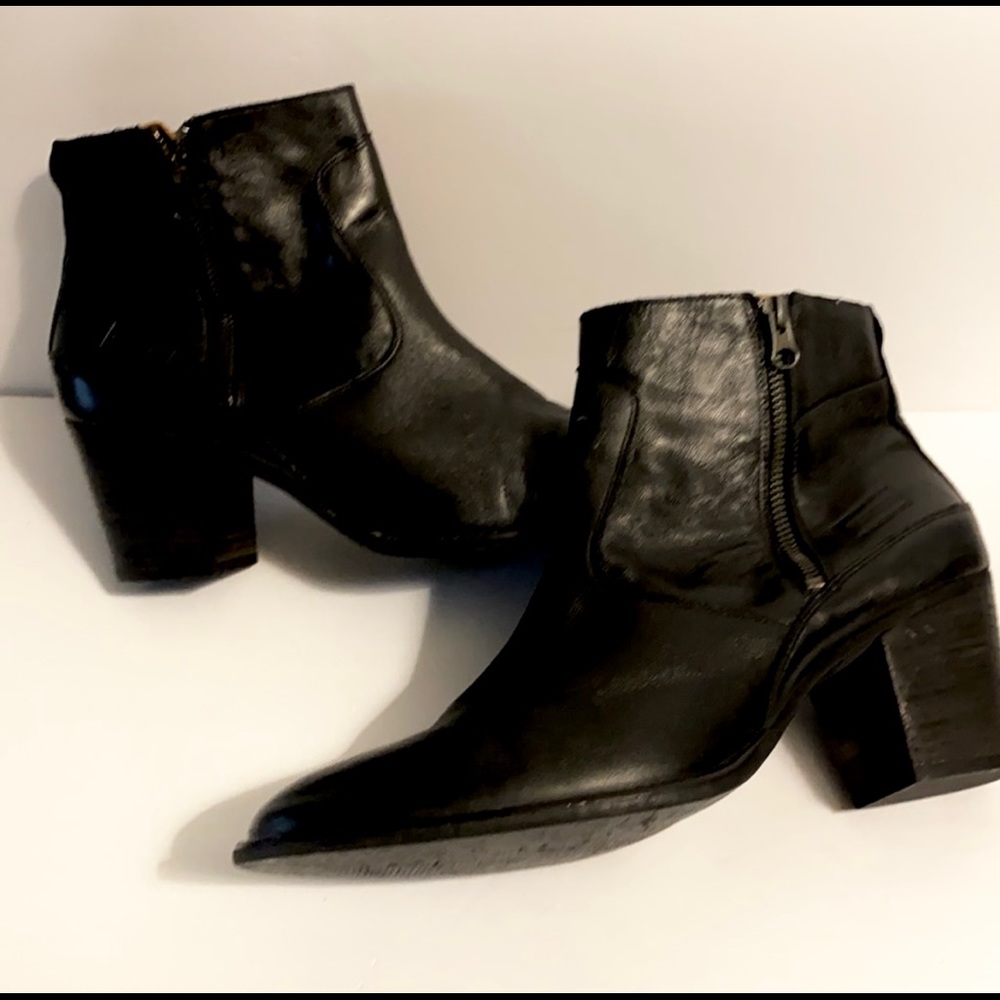 Hunter Black Leather Ankle Boots
